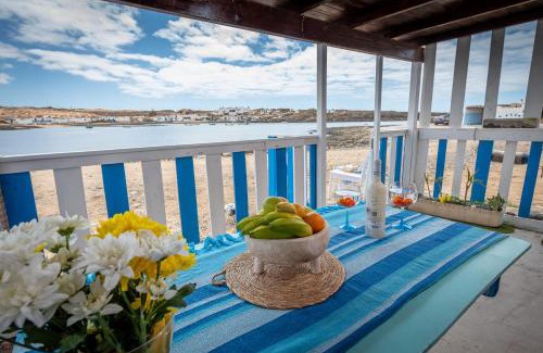 La Oliva Apartment | Cabin in front of idyllic majanicho beach