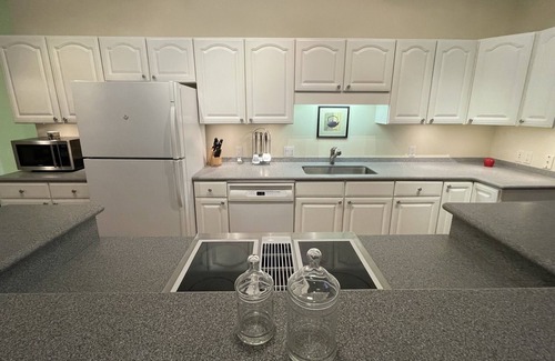 Martin House | "Cabin in the Cove" Private waterfront home on beautiful Lake Hartwell