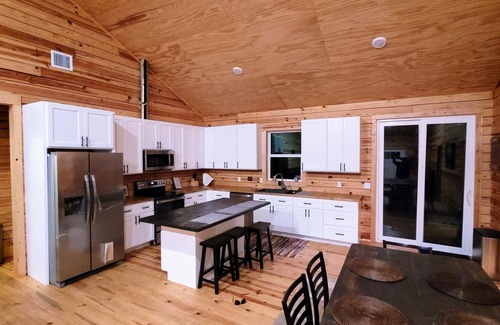 Waelder Cabin | Cabin in the Rural Forest!