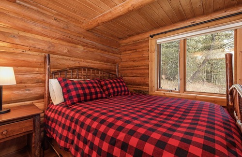 Indian Paintbrush Cabin | Cabin in The Woods - Wilson, WY