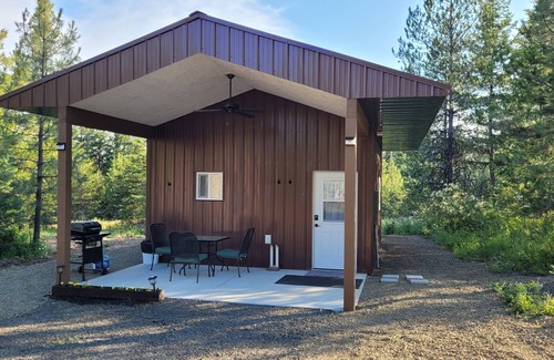 Harvard Cabin | Cabin in the woods with all the comforts of home