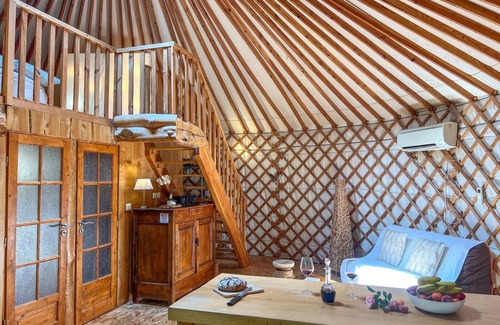 Chataigneraie Cantalienne House | Cabin "La Contemporaine" with private terrace, shared garden and air conditioning