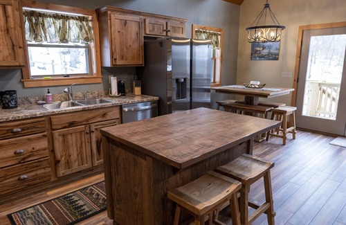 Huntingdon House | Cabin Luxary Near Raystown Lake in Peaceful Wooded Area