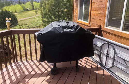 Mammoth Creek Cabin | Cabin near Panguitch Lake with mountain views, children's items, balcony, grill