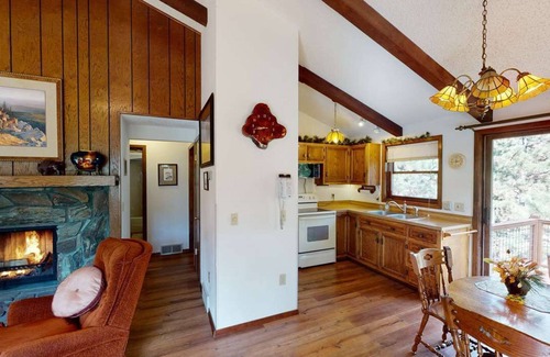 Rapid City Cabin | Cabin nestled in the Pines near Lake Pactola! ATV trails! Mt Rushmore! WI-FI