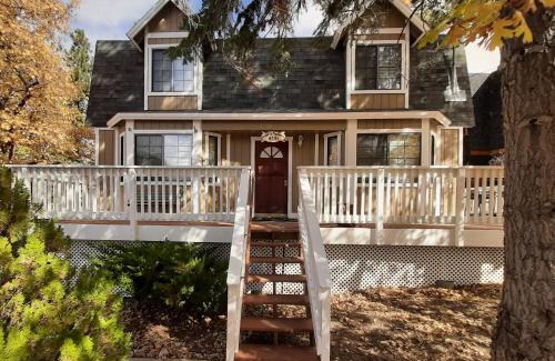 Upper Moonridge House | Cabin on the Corner