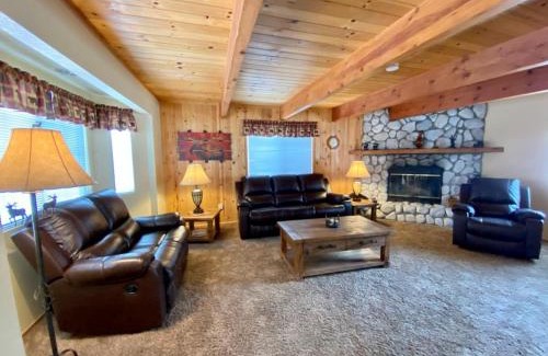 Upper Moonridge House | Cabin on the Corner