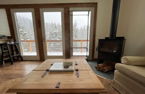 Victor Cabin | Cabin on the Creek