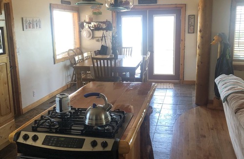 Dingle Cabin | Cabin Overlooking Lake with Mountain Views