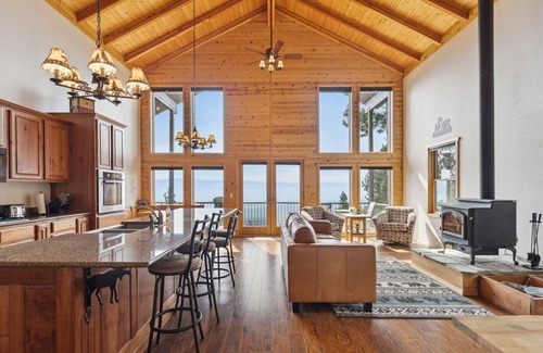 Victor House | Cabin perched high in the Bitterroots with Incredible views