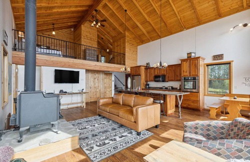 Victor House | Cabin perched high in the Bitterroots with Incredible views