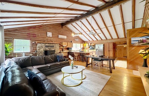 High Springs House | Cabin Retreat on 8.5 Acres – High Springs, FL