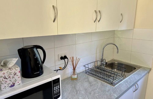 Windermere Park Apartment | Cabin style garden studio near the lake with private access.