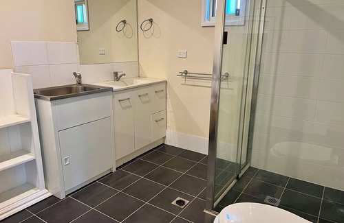 Windermere Park Apartment | Cabin style garden studio near the lake with private access.