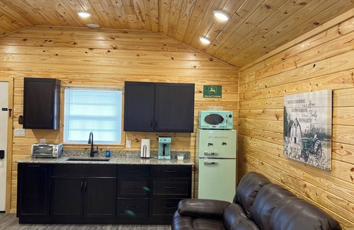 Paige Cabin | Cabin Unit 2 of 6 with 1 bedroom and WiFi, AC in serene Paige