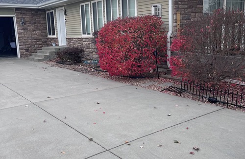 Martell House | Cabin Vibes w/hot tub, game room and within walking distance of 2 golf courses.