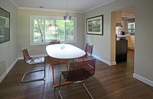 Fredericksburg House | cabin with bikes