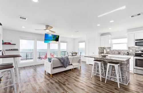 Port Bolivar Apartment | Cabn By the Sea Ultra Secluded Beachfront Home