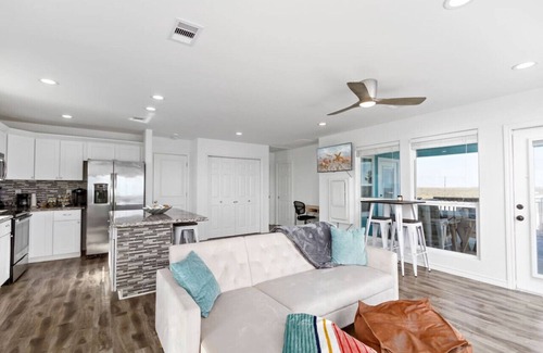 Port Bolivar Apartment | Cabn By the Sea Ultra Secluded Beachfront Home