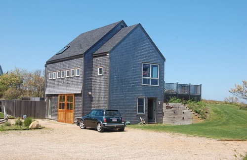 Pocomo House | Cachalot cottage on a bluff directly on Wauwinet Harbor
