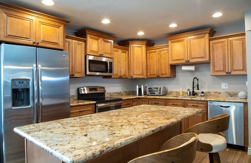 New Papago Parkway House | Cactus Clubhouse: Sleek midcentury modern desert retreat in Scottsdale, AZ