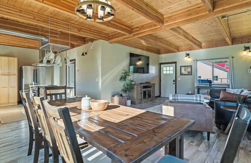 Bandon House | Caddy Shack Chateau- Spacious 4 bd/3.5b+Game Room, only 6 miles to Bandon Dunes!