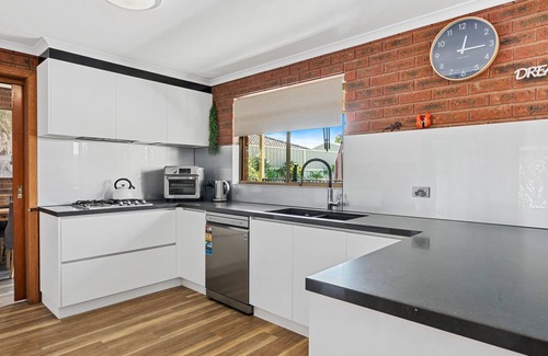 Yarrawonga House | Cade Retreat perfect for golfers or larger groups.