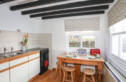 Beaumaris Cottage | CAE PERSON, pet friendly, with open fire in Llangoed