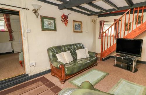 Caersws House | Caerau Farm House