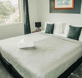 Cairns North Hotel | Cairns Queens Court