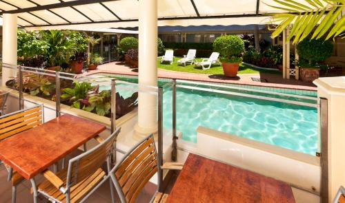 Cairns North Hotel | Cairns Queens Court