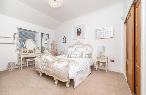 Kirkcaldy Apartment | Caledonia House- Luxurious Sea View House Near Edinburgh