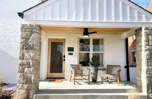 Grandview Heights House | 💫 Cali Style Townhouse - Mins to Everything💫