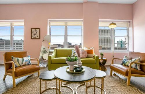 Central Business District Apartment | California Building by Hosteeva