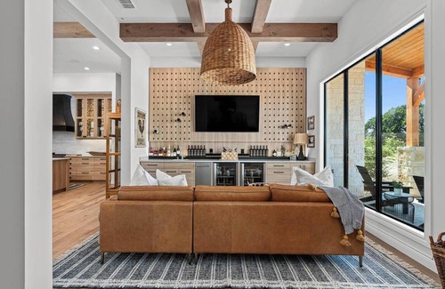 Fredericksburg House | Calivence Haus - Estate Home