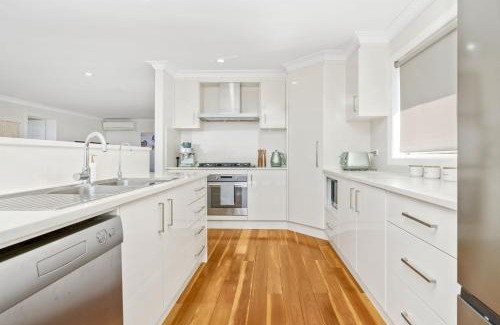 Callala Beach House | Callala Beach Walk - Beachfront with Fireplace
