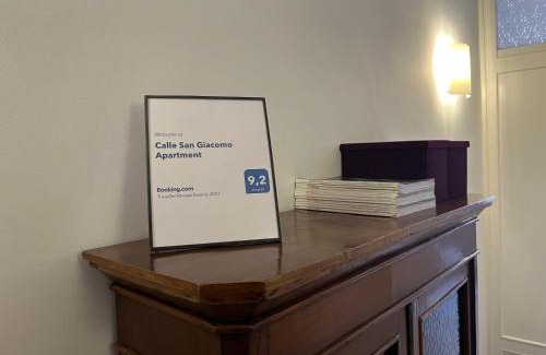 Molina Apartment | Calle San Giacomo Apartment