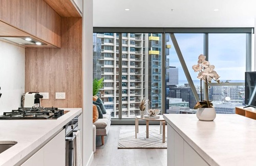 Melbourne Central Business District Apartment | Callie-2B2B-FreeWifi-StunningView-Next To Skybus