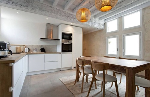 Arles City Centre Apartment | Calm and bright; Terrace and panoramic view in the center Housing