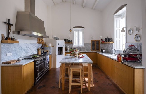 Noto House | Calm and serenity in the heart of a nature reserve, 5 km from the sea.