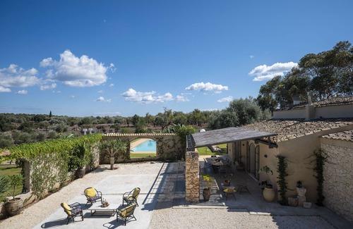 Noto House | Calm and serenity in the heart of a nature reserve, 5 km from the sea.
