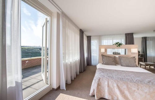 Kamperland Hotel | Calm & Cozy Vibe | Rejuvenating Escape w/Wellness & Pool Access | Free Parking