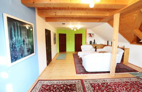Samorin Apartment | Calm Luxury Villa Original Artworks Free Parking