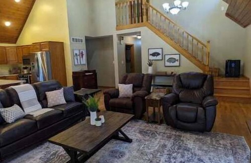 Grantville Cabin | Calming Cabin near Perry Lake