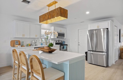 Golfview Harbor House | Caloosa Cabana: Heated Pool, Game Room, Putting Green, Fully Rennovated