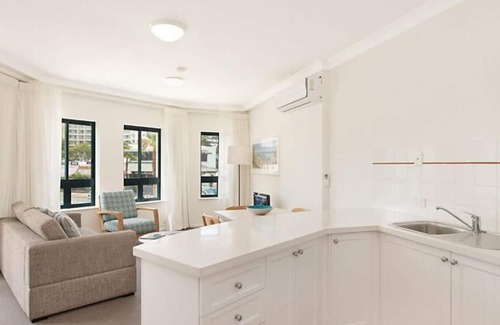 Coolangatta Resort | CALYPSO - Classic Resort Style Apartment - Steps from the Beach!