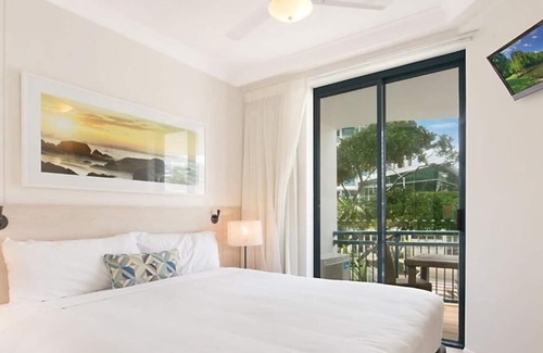 Coolangatta Resort | CALYPSO - Classic Resort Style Apartment - Steps from the Beach!