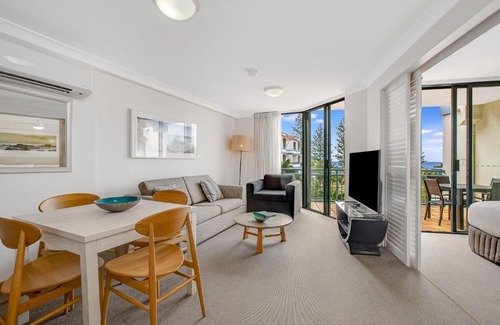 Coolangatta Apartment | Calypso Plaza Resort Unit 429