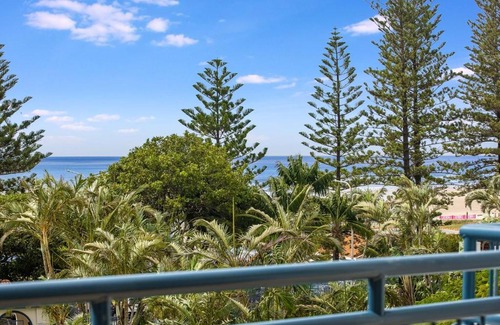 Coolangatta Apartment | Calypso Plaza Resort Unit 429