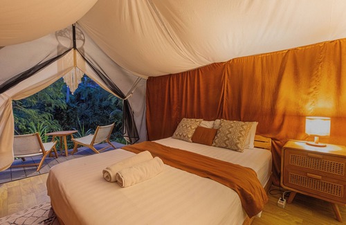 Tumbu Village Bed & Breakfast | Camani Glamping